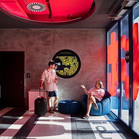 Amistat City Hostel Барселона Экстерьер фото