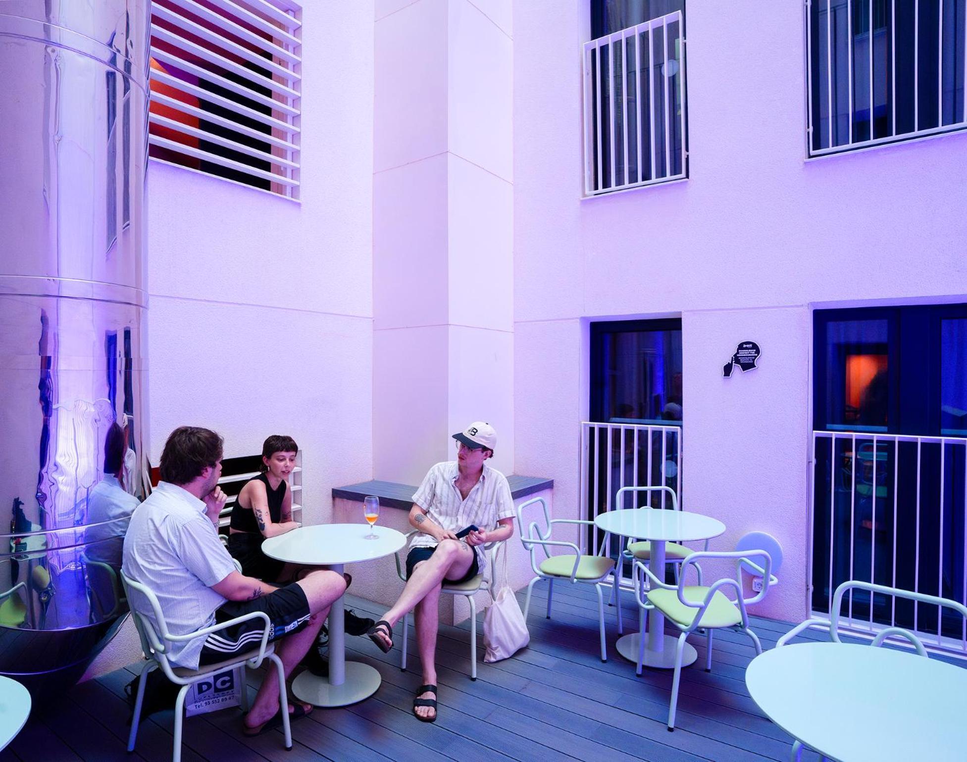 Amistat City Hostel Барселона Экстерьер фото