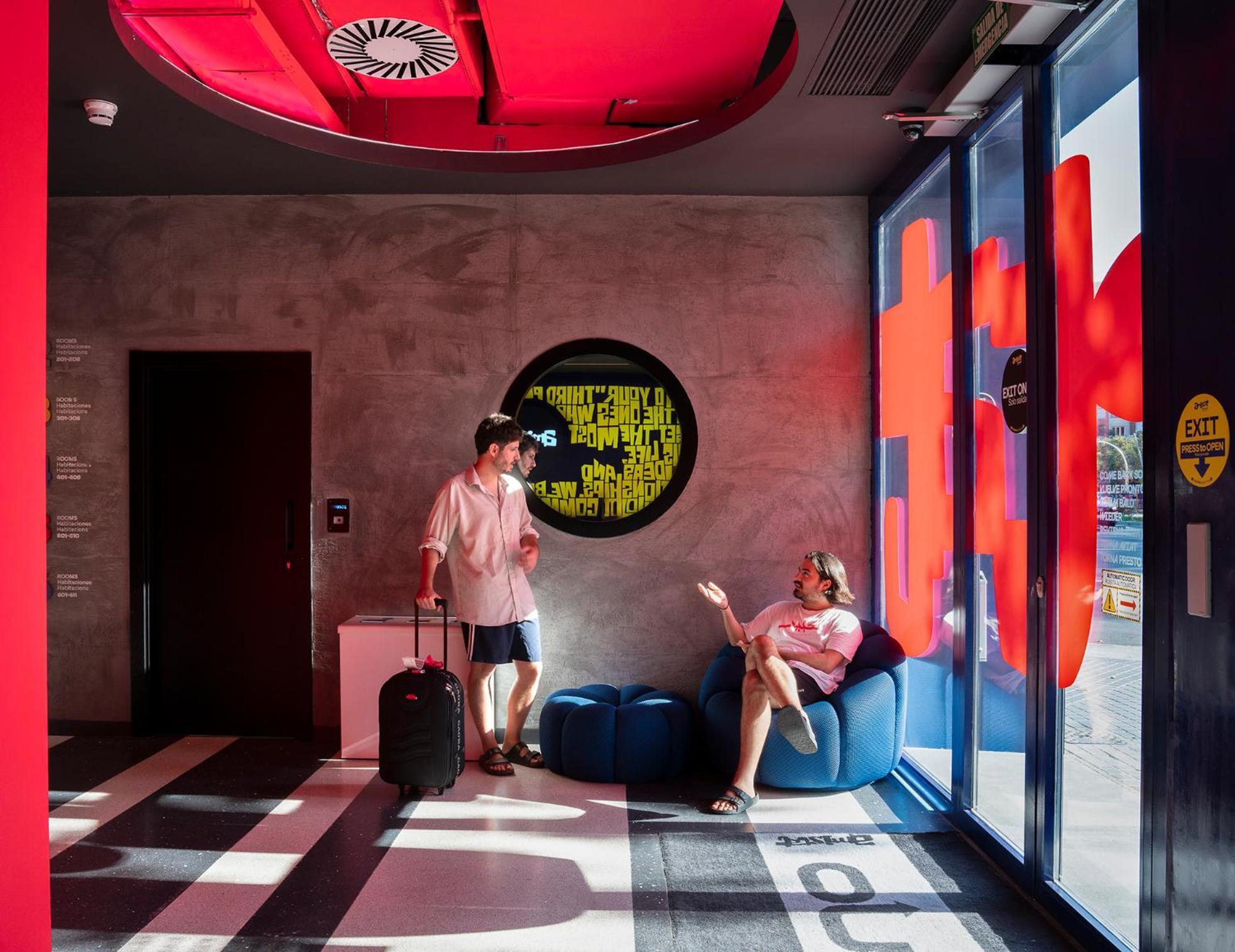 Amistat City Hostel Барселона Экстерьер фото