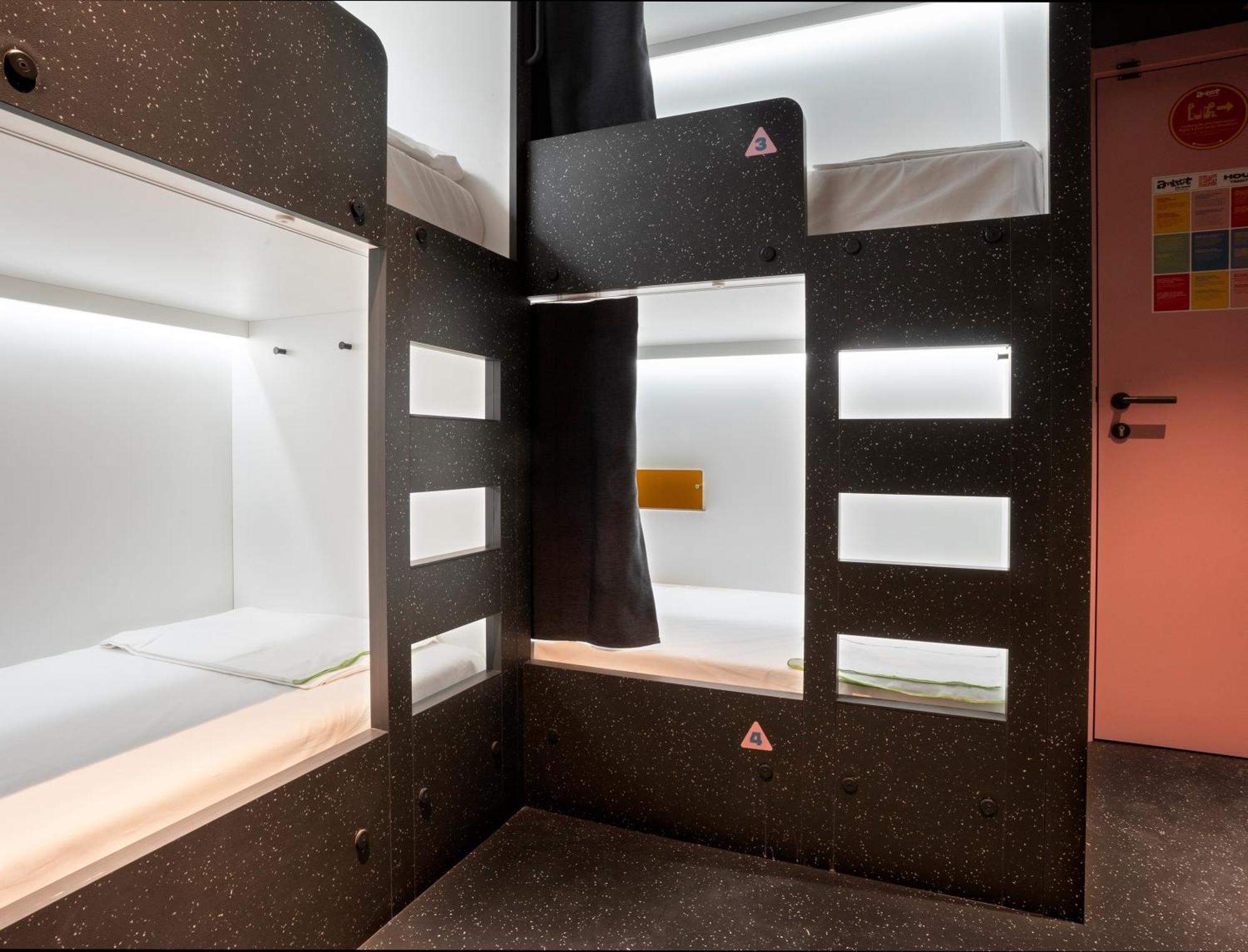 Amistat City Hostel Барселона Экстерьер фото